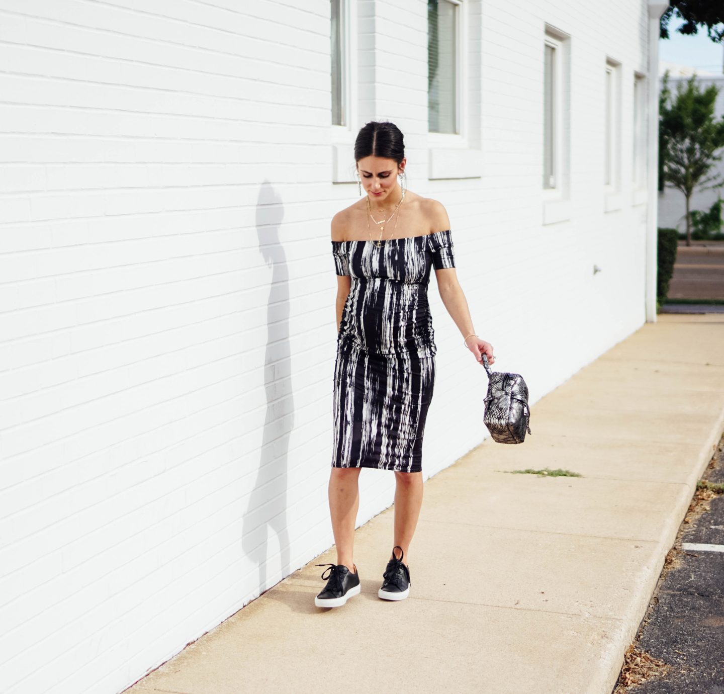 I'm sharing this super-flattering fitted maternity dress on TheDandyLiar.com, along with 32 things about me in honor of my 32nd birthday! Don't miss the $700 Nordstrom giveaway at the end!