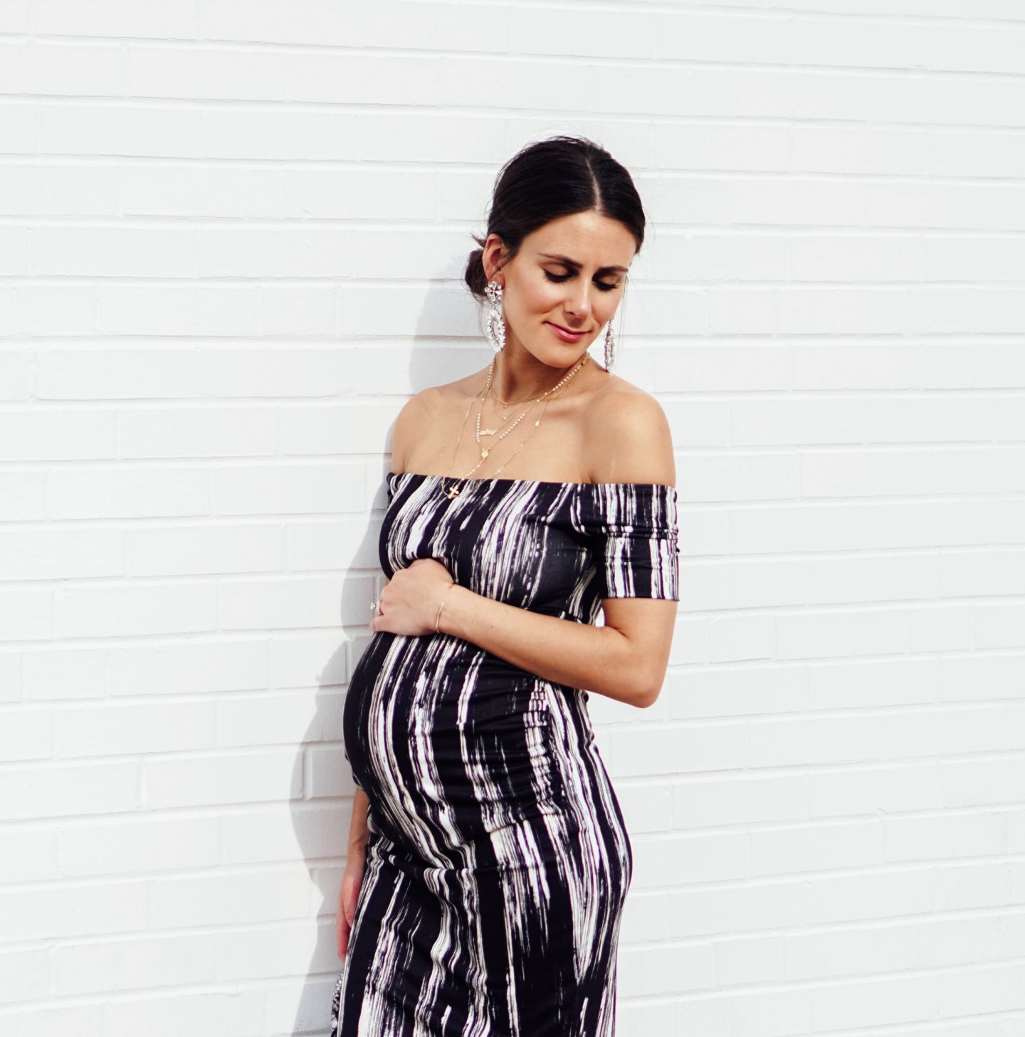 I'm sharing this super-flattering fitted maternity dress on TheDandyLiar.com, along with 32 things about me in honor of my 32nd birthday! Don't miss the $700 Nordstrom giveaway at the end!