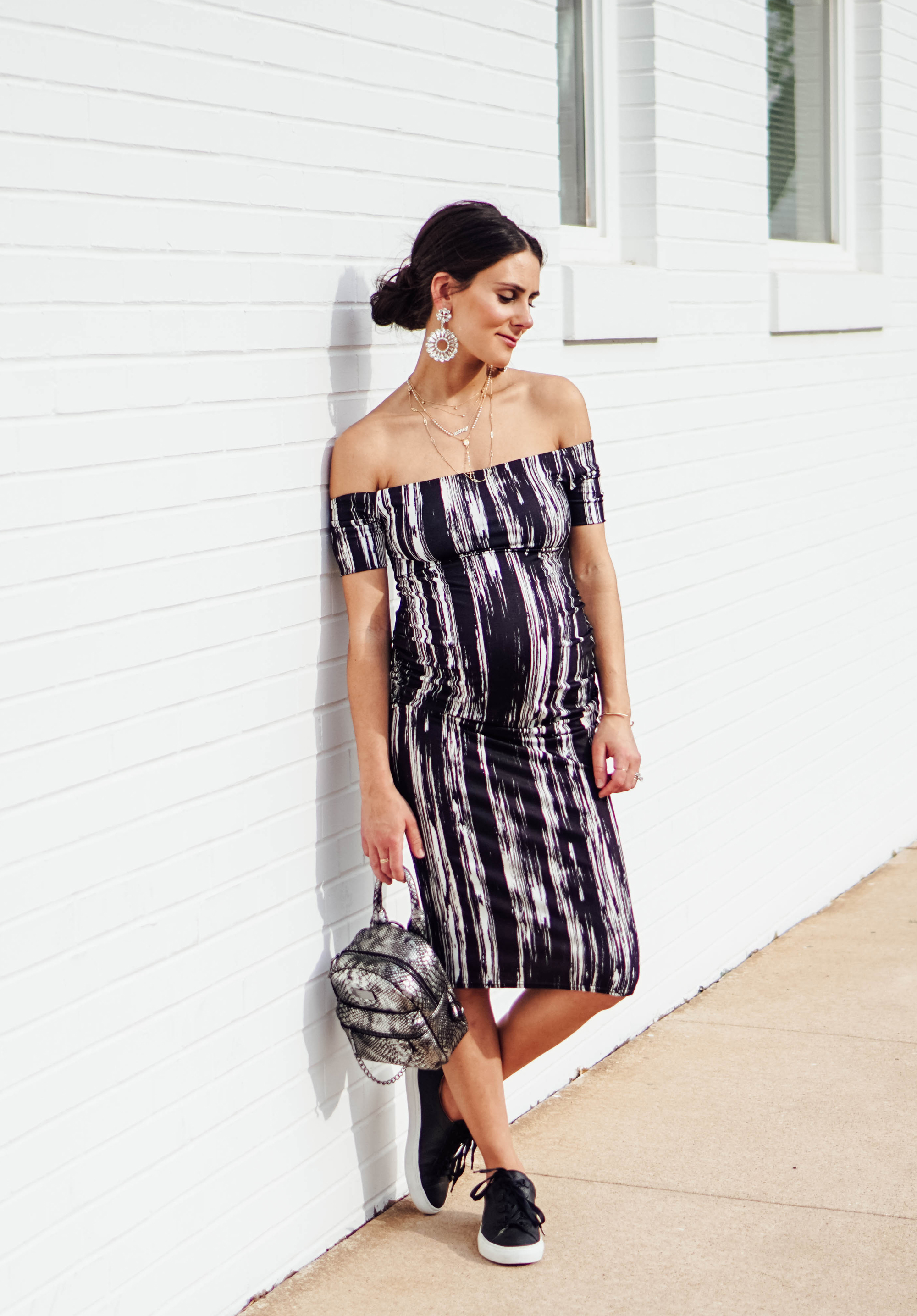 I'm sharing this super-flattering fitted maternity dress on TheDandyLiar.com, along with 32 things about me in honor of my 32nd birthday! Don't miss the $700 Nordstrom giveaway at the end!