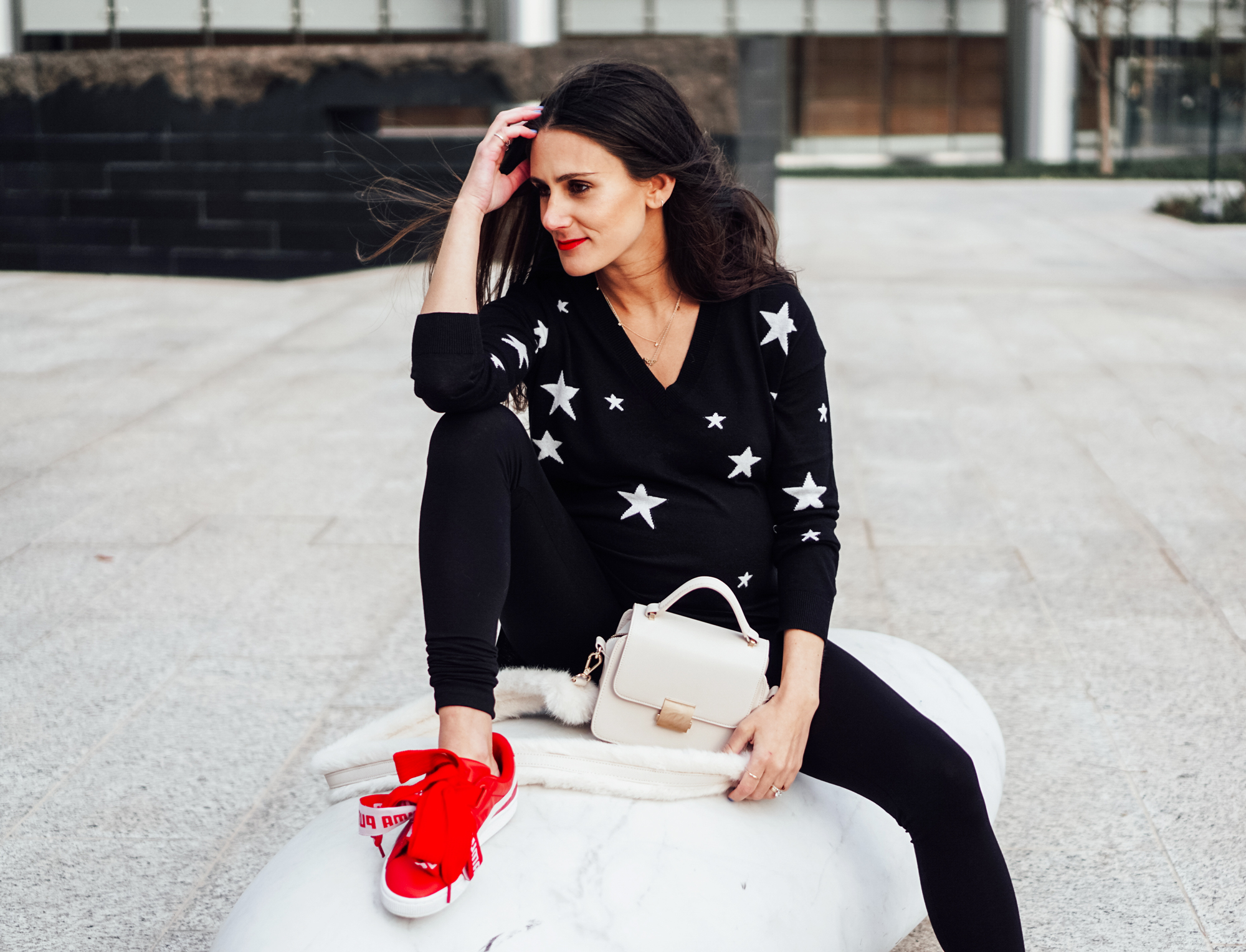 I'm on thedandyliar.com, styling this star intarsia knit sweater and black leggings from Isabella Oliver in my third trimester! The best part? They can be worn after pregnancy, which for me is in less than a week!