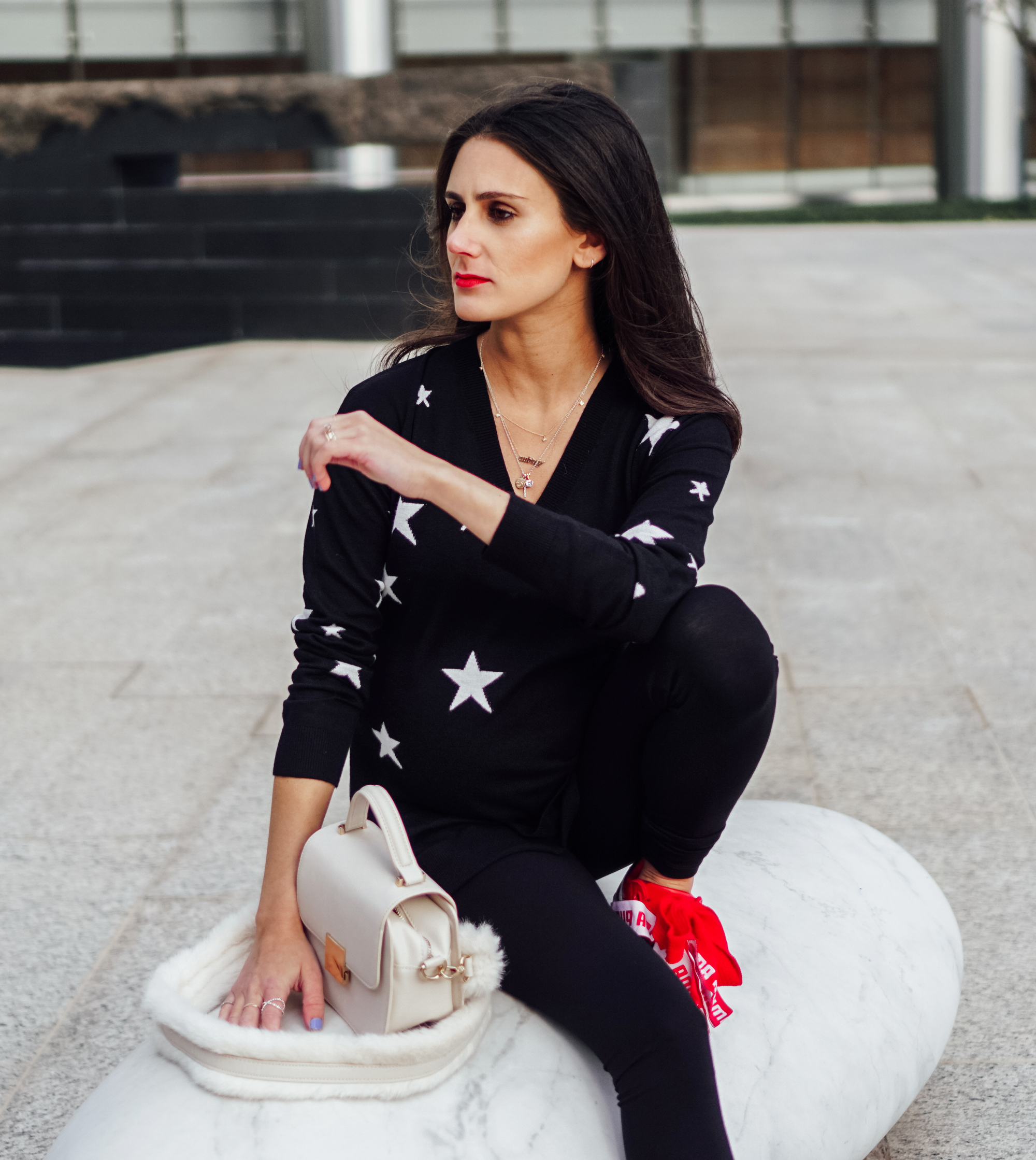 I'm on thedandyliar.com, styling this star intarsia knit sweater and black leggings from Isabella Oliver in my third trimester! The best part? They can be worn after pregnancy, which for me is in less than a week!