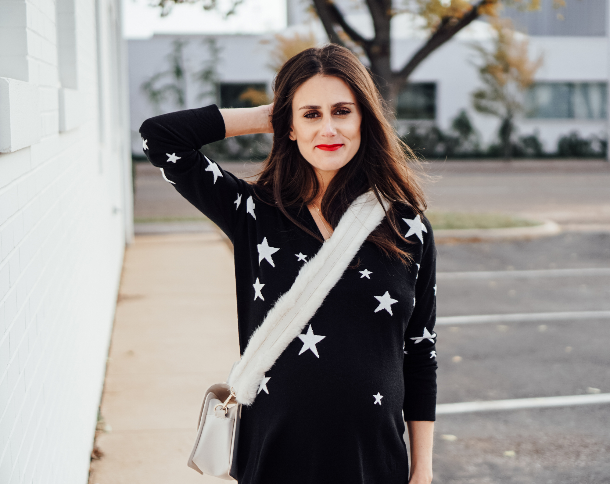 I'm on thedandyliar.com, styling this star intarsia knit sweater and black leggings from Isabella Oliver in my third trimester! The best part? They can be worn after pregnancy, which for me is in less than a week!