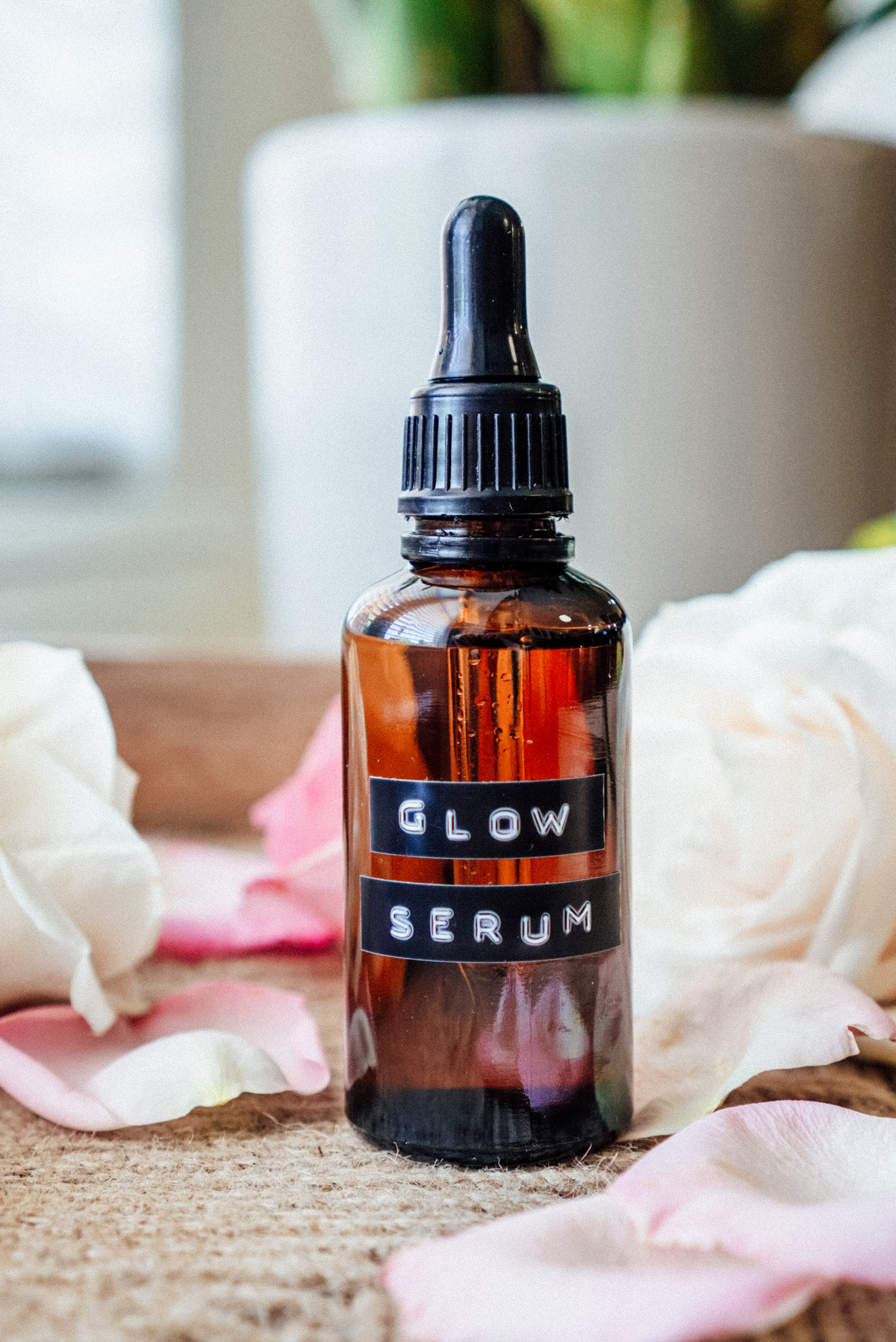 Needing to take better care of your skin? Look no further than my DIY essential oil glow serum. It's great for oily to dry to normal skin!