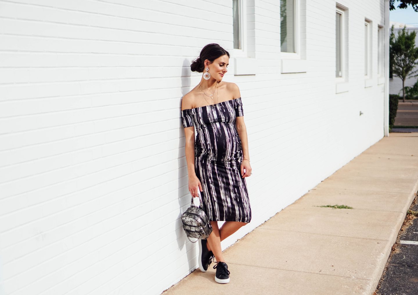 I'm sharing this super-flattering fitted maternity dress on TheDandyLiar.com, along with 32 things about me in honor of my 32nd birthday! Don't miss the $700 Nordstrom giveaway at the end!