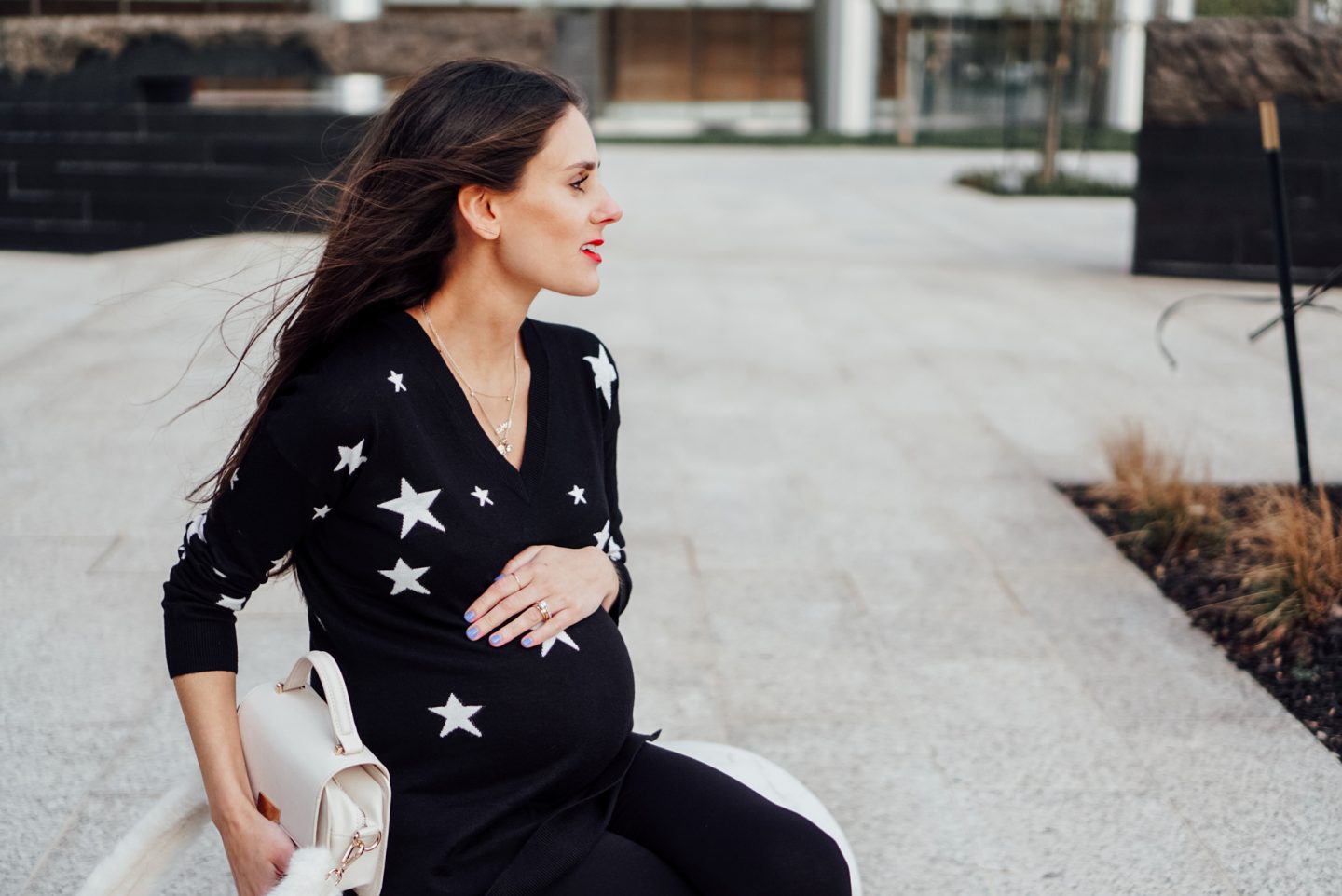 I'm on thedandyliar.com, styling this star intarsia knit sweater and black leggings from Isabella Oliver in my third trimester! The best part? They can be worn after pregnancy, which for me is in less than a week!